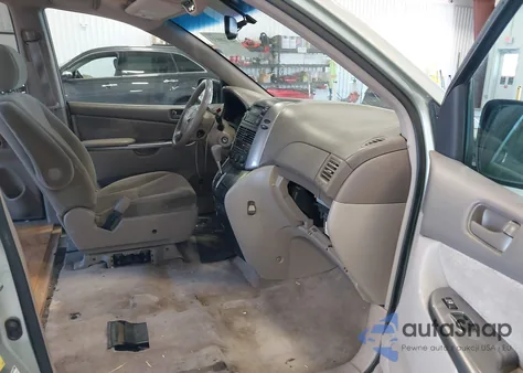 2008 Toyota Sienna Le z USA, uszkodzony, nr VIN 5TDBK23C88S020607